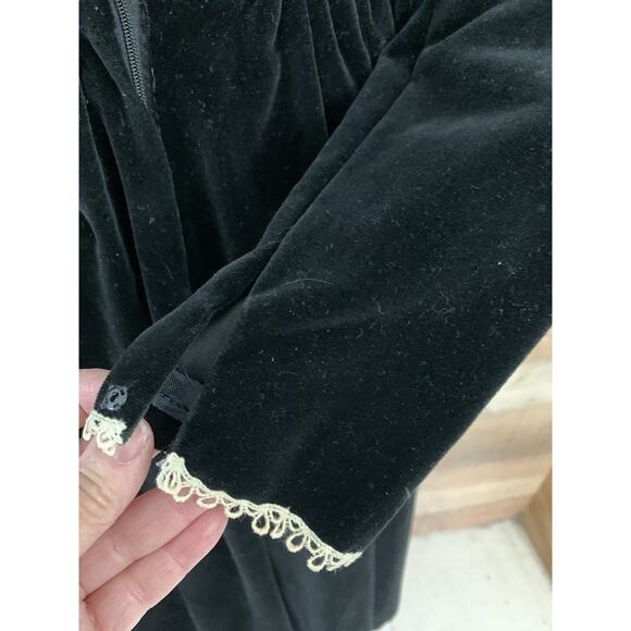 Vintage 1970’s Velvet Goth Prairie Victorian Dress Puff Shoulder Crochet Sz XS/S - Picture 11 of 15